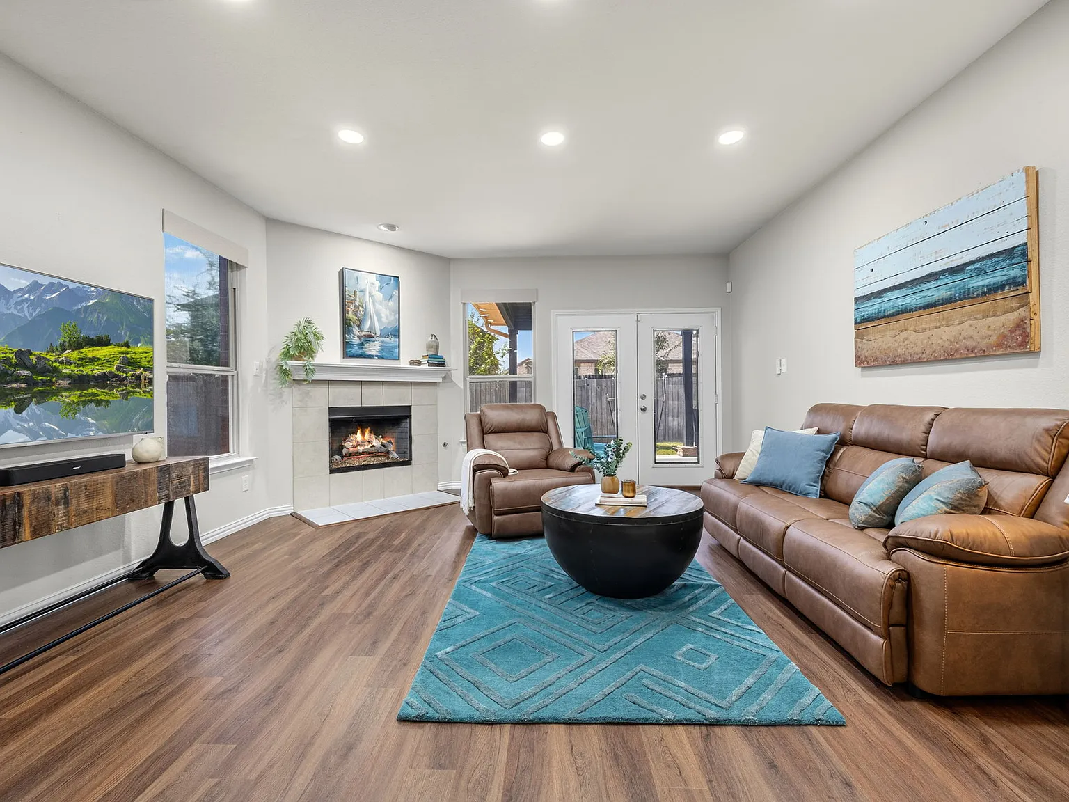 3 bed, 2500 sqft, $7,290 — Photo 3