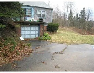 220 Elizabeth St photo 1