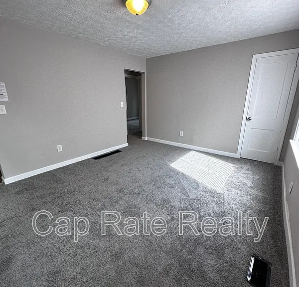 2359 McGuffey Rd — Photo 3