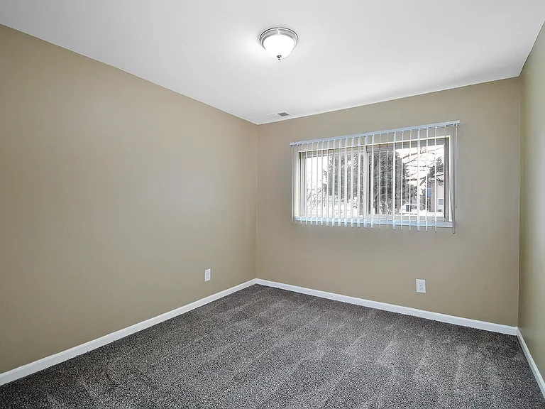 Woodcrest Apartments — Photo 9