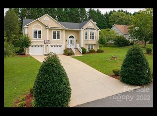 907 42nd Avenue Ln NE, Hickory, NC 28601