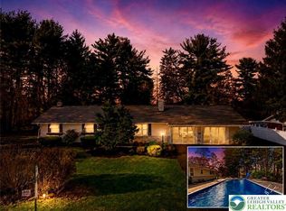 1319 Overlook Rd, Whitehall, PA 18052