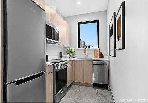 2nd image of 637 Quincy St #3B