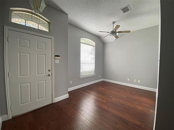 2nd image of 4900 Redwood Dr