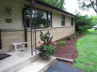2935 Pilgrim Rd, Brookfield, WI 53005