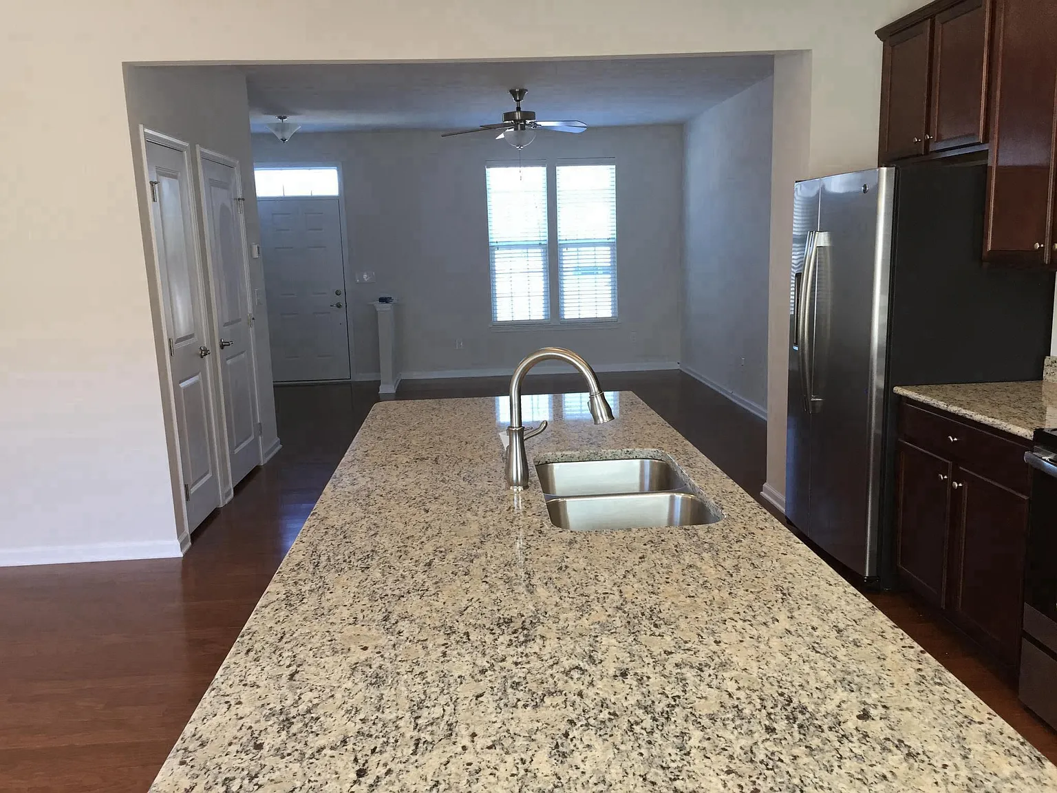 3 bed, 2.5 bath, 1445 sqft, $1,925 — Photo 4