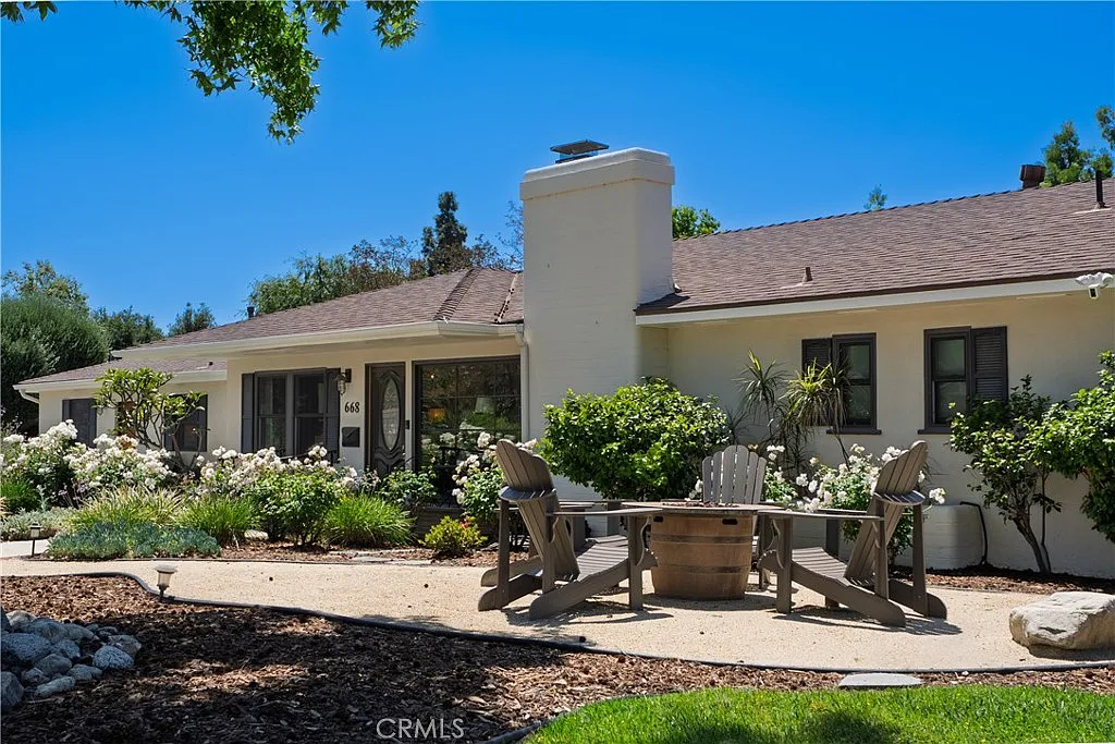 3 bed, 2.5 bath, 2084 sqft, $4,800 — Photo 2