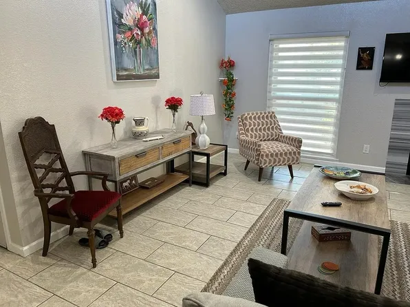 7283 Florin Mall Dr APT 5, Sacramento, CA 95823