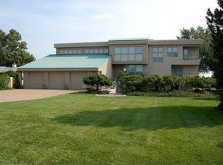 2231 Cedar Point Rd, Sandusky, OH 44870