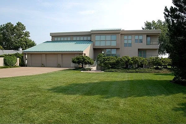 2231 Cedar Point Rd photo 1