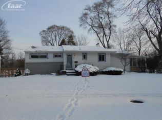 444 Crestview St, Flushing, MI 48433