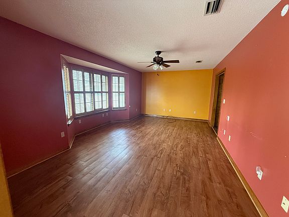 4th image of 106 S Beech St