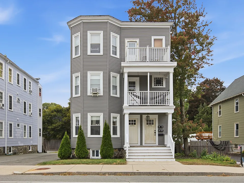 1084 Main St #1