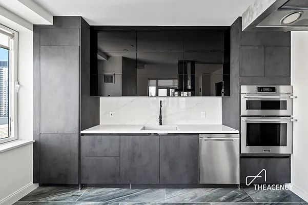 Rented by The Agency | media 21