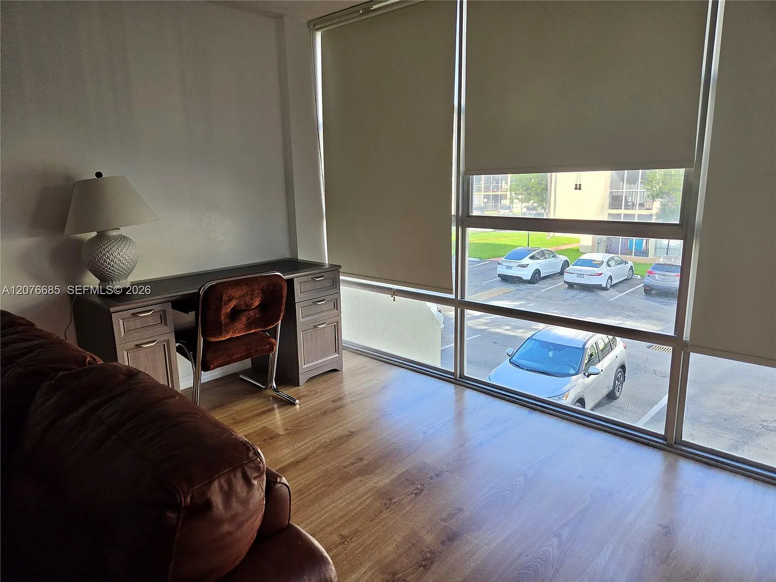 Desoto Park Condo — Photo 2