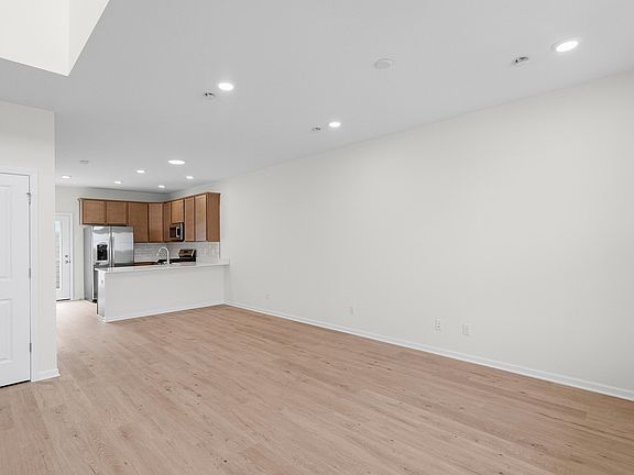 4th image of 1603 E Parkside Ln