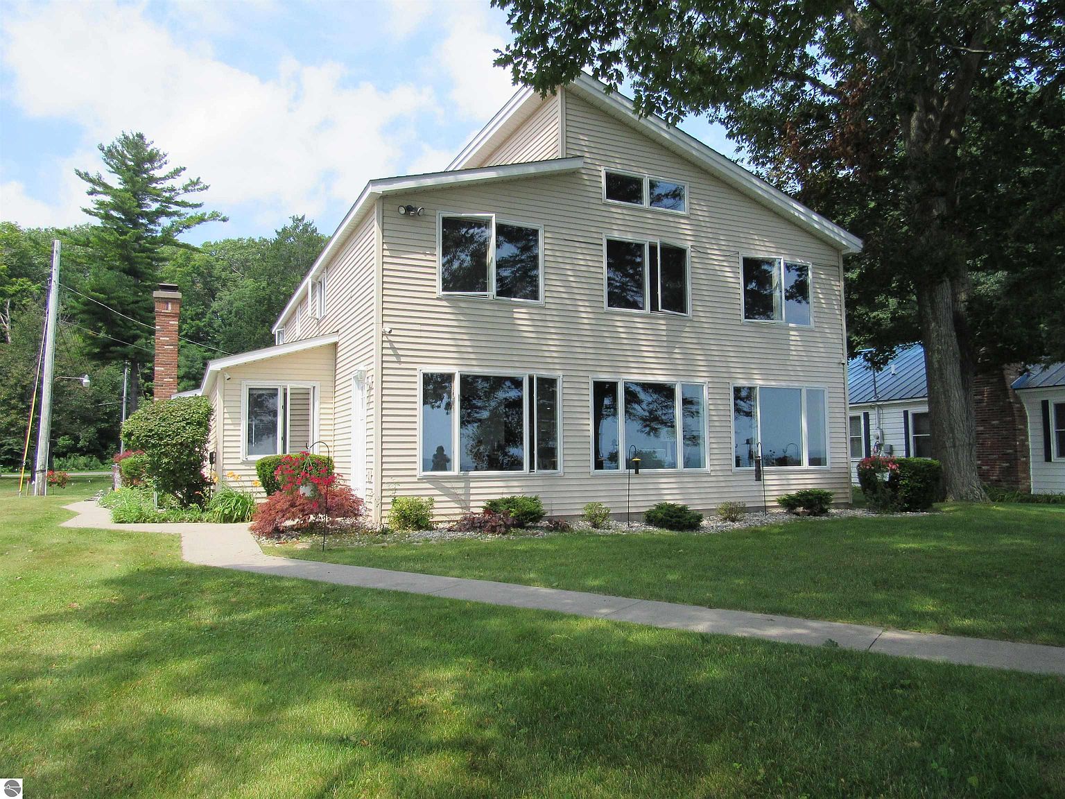 2011 Douglas Dr, Tawas City, MI 48763 MLS 1925474 Zillow