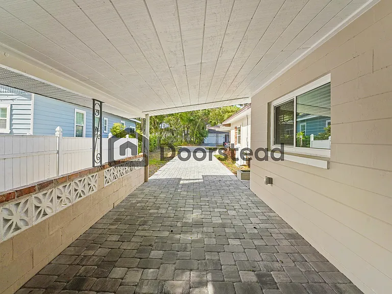 1204 E Esther St — Photo 4