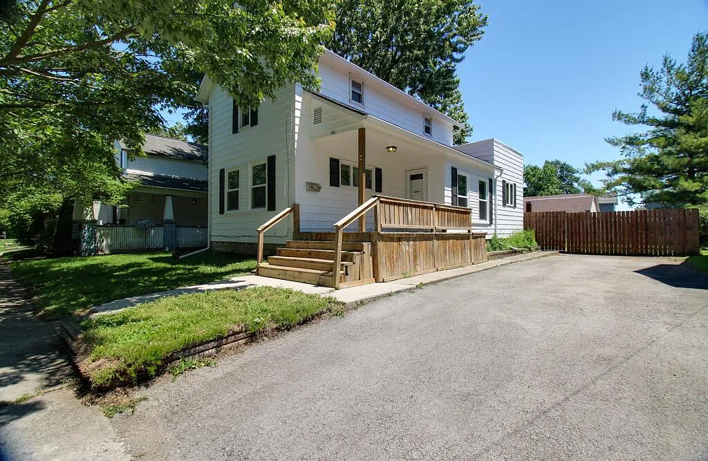 182 N Grand Ave photo 1
