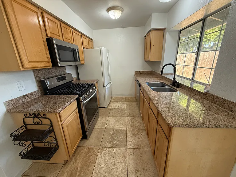 8918 Phoenix Ave — Photo 2