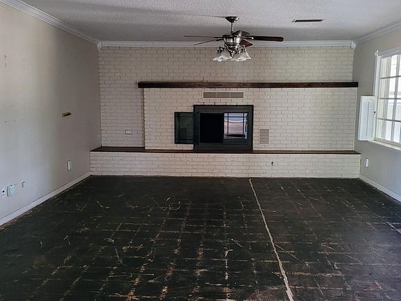 2nd image of 402 E Ellis St
