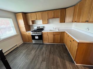 289 Higbie Ln FLOOR 2, West Islip, NY 11795