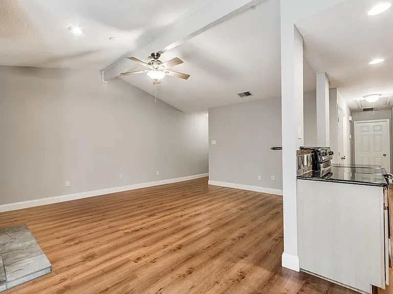 5107 Leralynn St #301 — Photo 11