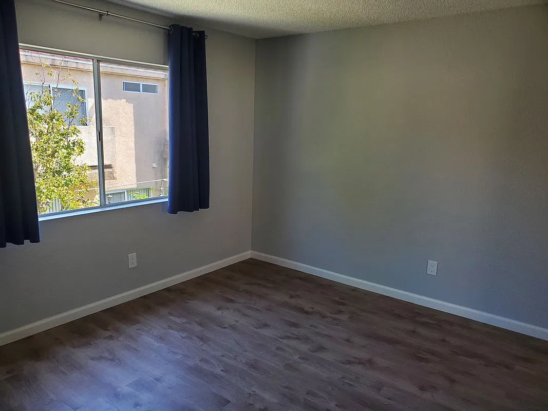 2 bed, 2.0 bath, 980 sqft, $2,450 — Photo 2