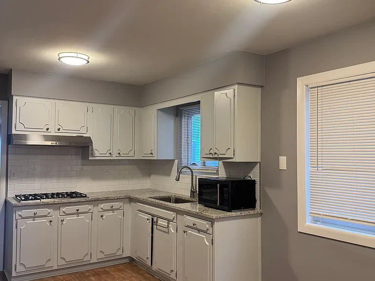 5038 W Wellington Ave — Photo 2