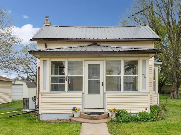 610 5th St, Lowden, IA 52255