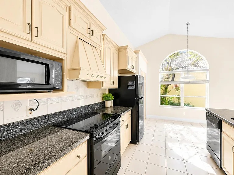 9581 Tavernier Dr — Photo 8