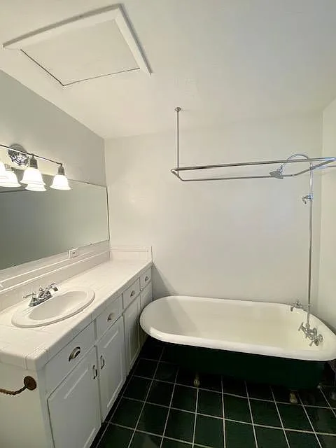 5 bed, 2100 sqft, $3,900 — Photo 2