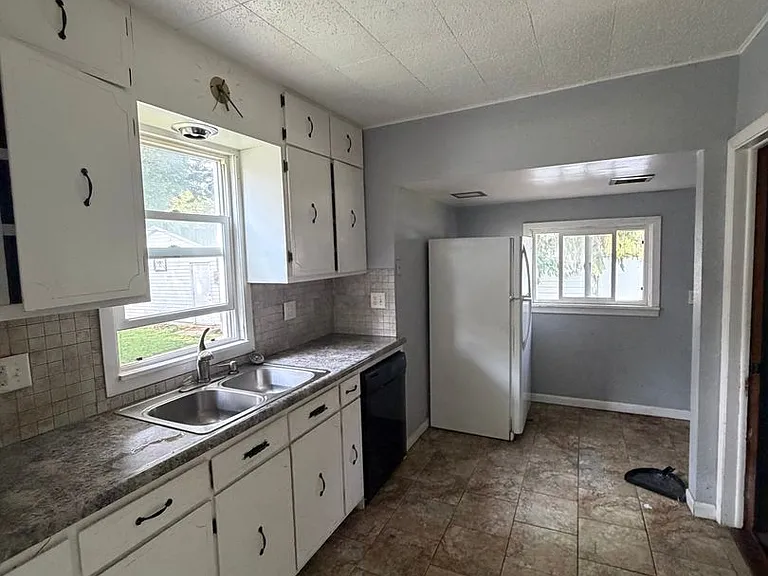 2517 Yale Blvd — Photo 4