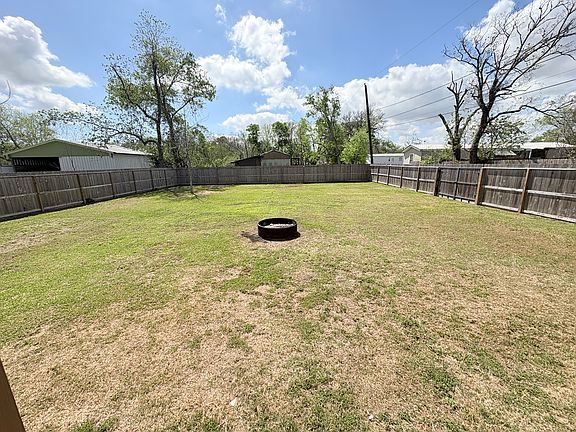 4th image of 511 Jones Rd
