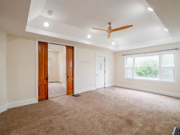 966 11th St, Marion, IA