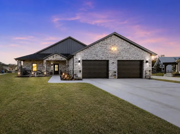 502 S Bay Ct, Runaway Bay, TX 76426