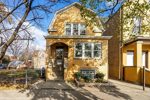 5152 W Belden St photo 1
