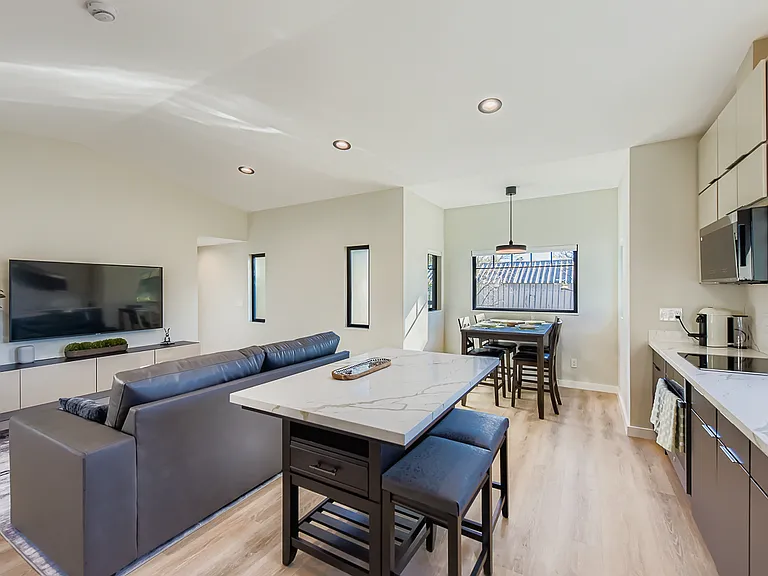 1656 York Dr — Photo 4