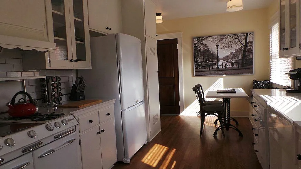 3319 Grim Ave — Photo 3