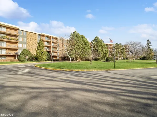 16 E Old Willow Rd APT 404S, Prospect Heights, IL 60070