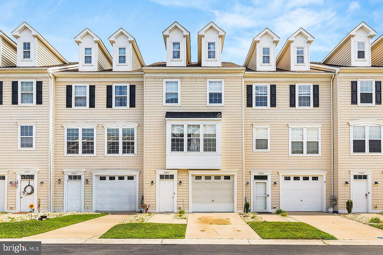3 bed, 2.5 bath, 1542 sqft, $2,600 — Photo 1