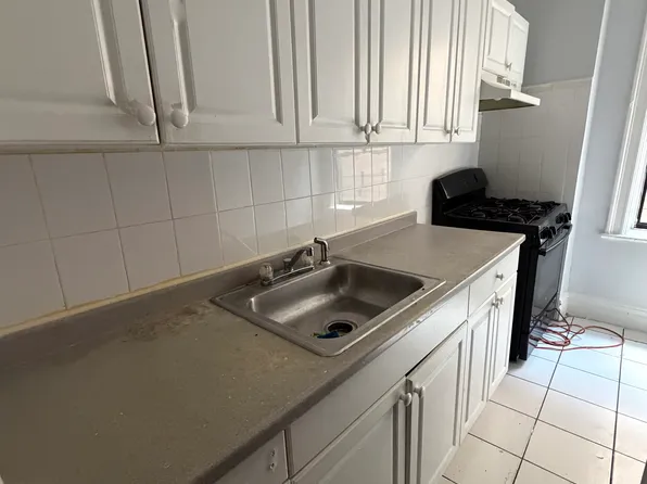 928 21st Street image 1 of 10
