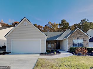 320 Lake Valley Dr, Loganville, GA 30052