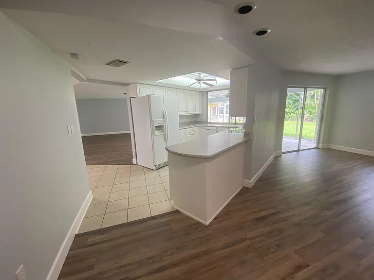 5097 Greenbriar Dr — Photo 11