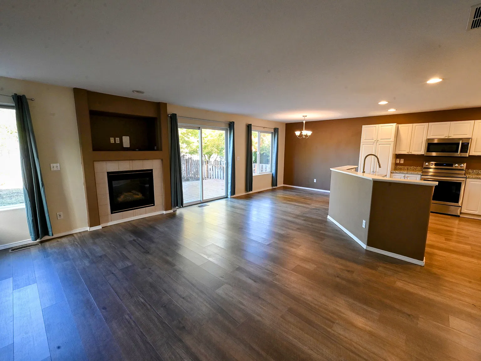 4 bed, 2.5 bath, 1666 sqft, $2,849 — Photo 2