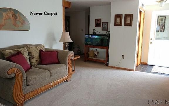 4th image of 325 Metzler St