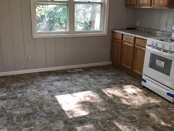 3rd image of 1413 Blaine Ave SE