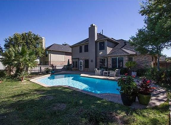 2nd image of 320 Patricia Ln