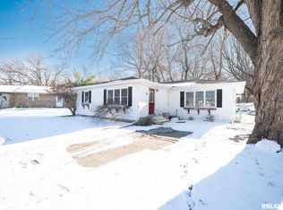 1 Brooklawn Ct, Pekin, IL 61554