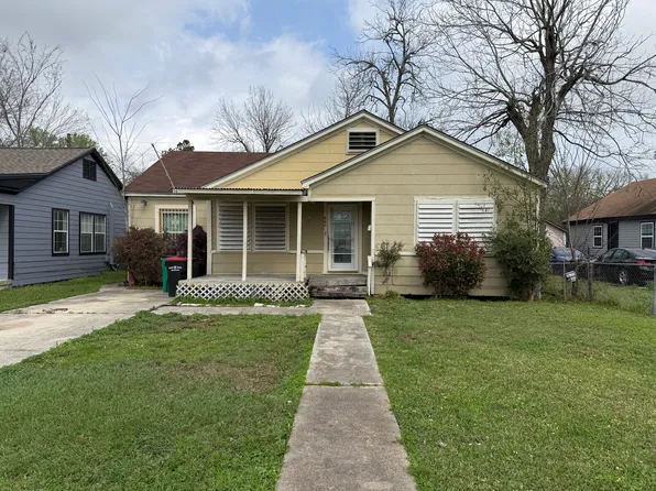 500 Scott St, Baytown, TX 77520